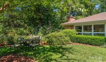 24 Woodcrest Rd, Asheville, NC 28804