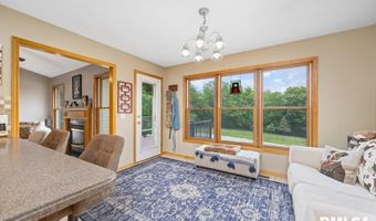 325 WOODLAND Dr, Andalusia, IL 61232