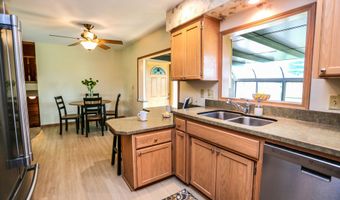 903 Willow Dr, Aberdeen, SD 57401