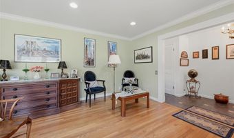 409 Mayfair Dr, Ballwin, MO 63011