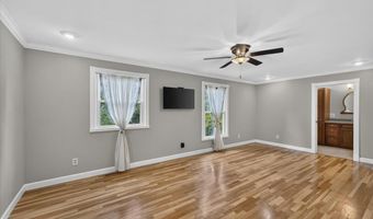7 Springlake Ct, Ballwin, MO 63011