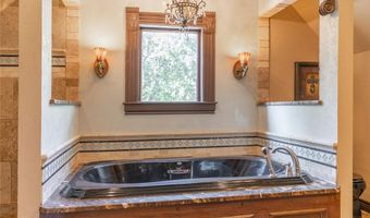 701 S 6th St, Chickasha, OK 73018