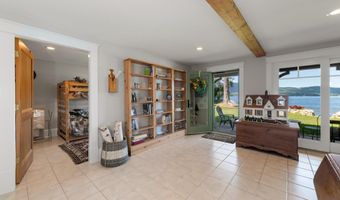 275 Shore Dr N, Bridgewater, NH 03222