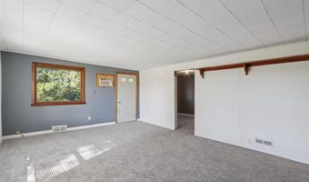 4705 Prairieburg Rd, Anamosa, IA 52205