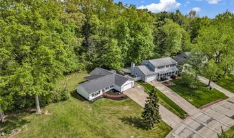 130 Graybark Ln, Amherst, OH 44001