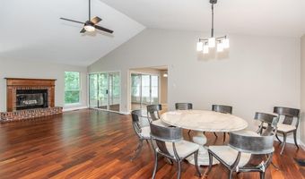 925 Westrun Dr, Ballwin, MO 63021