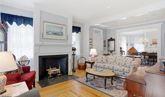 693 Hope St, Bristol, RI 02809