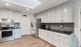 1843 Burr Oak Ln, Adkins, TX 78101
