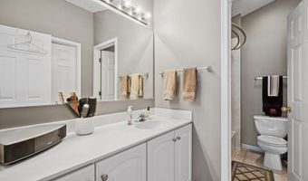 1950 Broadsmore Dr, Algonquin, IL 60102