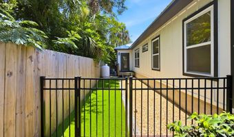 165 10th St, Apalachicola, FL 32320