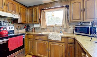 21 Beacon St, Johnston, RI 02919