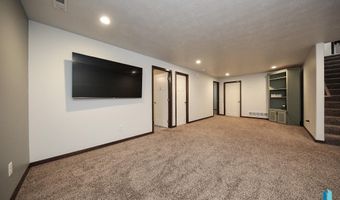 2714 E Sunburst Dr, Brandon, SD 57005