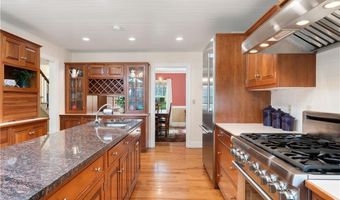 237 Highland Ave, Warwick, RI 02886