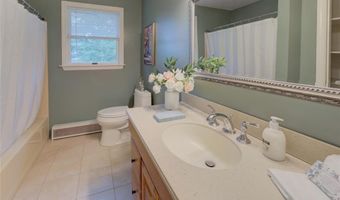 31 Edgewater Rd, Narragansett, RI 02882
