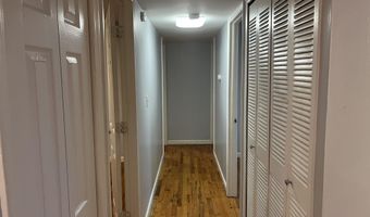 7 Metroview Ct, Ann Arbor, MI 48108