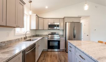 1 Estes Dr, Standish, ME 04085