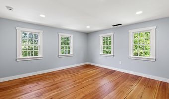 259 Falmouth Rd, Falmouth, ME 04105