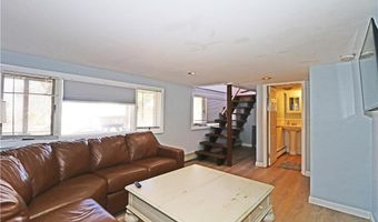 12 Draper Ave, Middletown, RI 02842