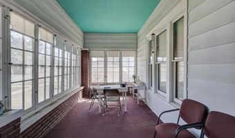 905 East Ave, Baxter Springs, KS 66713