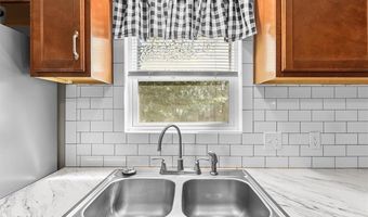 802 F St, Barling, AR 72923