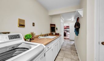 9 Arapaho Rd, Brookfield, CT 06804