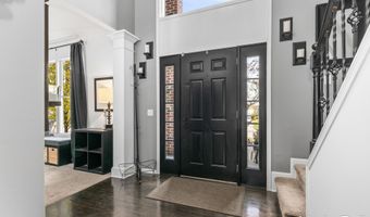 33 Fox Point Ct NE, Ada, MI 49301