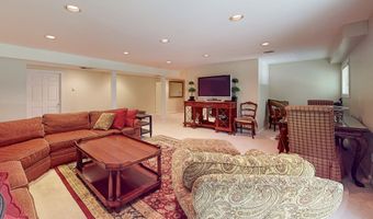 12 Lyndenwood Dr, Brookfield, CT 06804