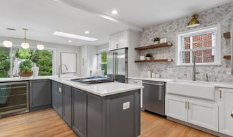 1109 N ILLINOIS St, Arlington, VA 22205