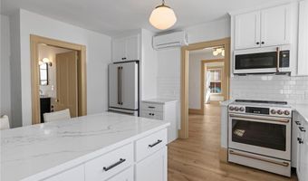18 Barney St 2, Newport, RI 02840