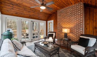 17 Canterbury Ln, Bedford, NH 03110