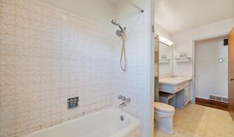810 CAHILL Dr, Cheyenne, WY 82001