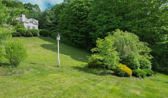 40 Nathan Hale Ct, Cheshire, CT 06410