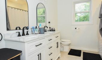 150 Hathaway Rd, Acushnet, MA 02743