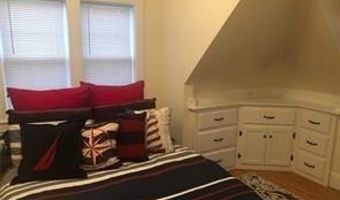 11 Admiral Kalbfus Rd, Newport, RI 02840