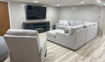 1420 8th St, Aurora, NE 68818