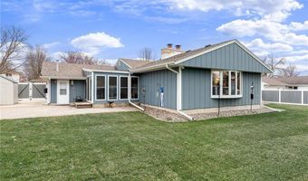 307 21st St NW, Austin, MN 55912