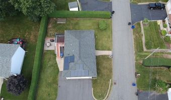 17 Middle St, North Providence, RI 02911