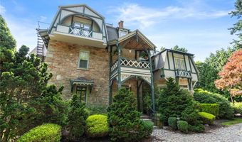 6 Howe Ave 8, Newport, RI 02840