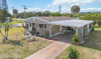 901 Laurel Cir, Barefoot Bay, FL 32976
