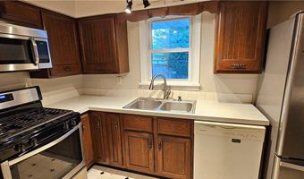 1208 Westshore Dr, Ashtabula, OH 44004