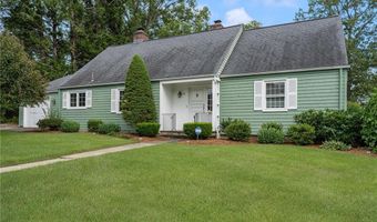 61 Applegate Rd, Cranston, RI 02920