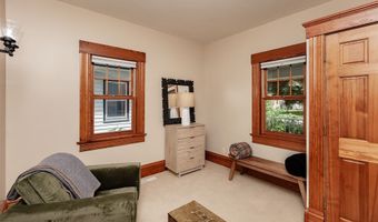 618 9th St, Ames, IA 50010