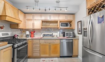 132 Hoffman Ave 116, Cranston, RI 02920