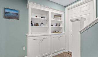 10 Buttonwood Rd, Bedford, NH 03110