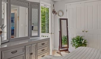 11 Carol Ave, Bristol, RI 02809