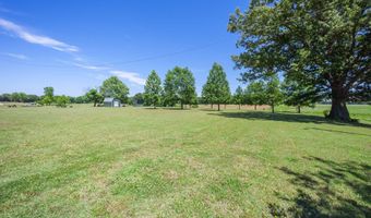 1584 Hawkins Ln, Bells, TN 38006