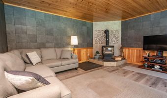 183 Barnard Rd, Barnard Twp., ME 04414