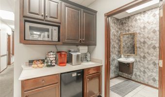 6636 NW 39th Expy 110, Bethany, OK 73008