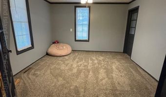 807 6th St, Aurora, NE 68818