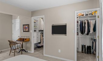 647 Waterford Ridge Dr, Ballwin, MO 63021
